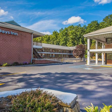 Days Inn By Wyndham Elmsford Exteriér fotografie