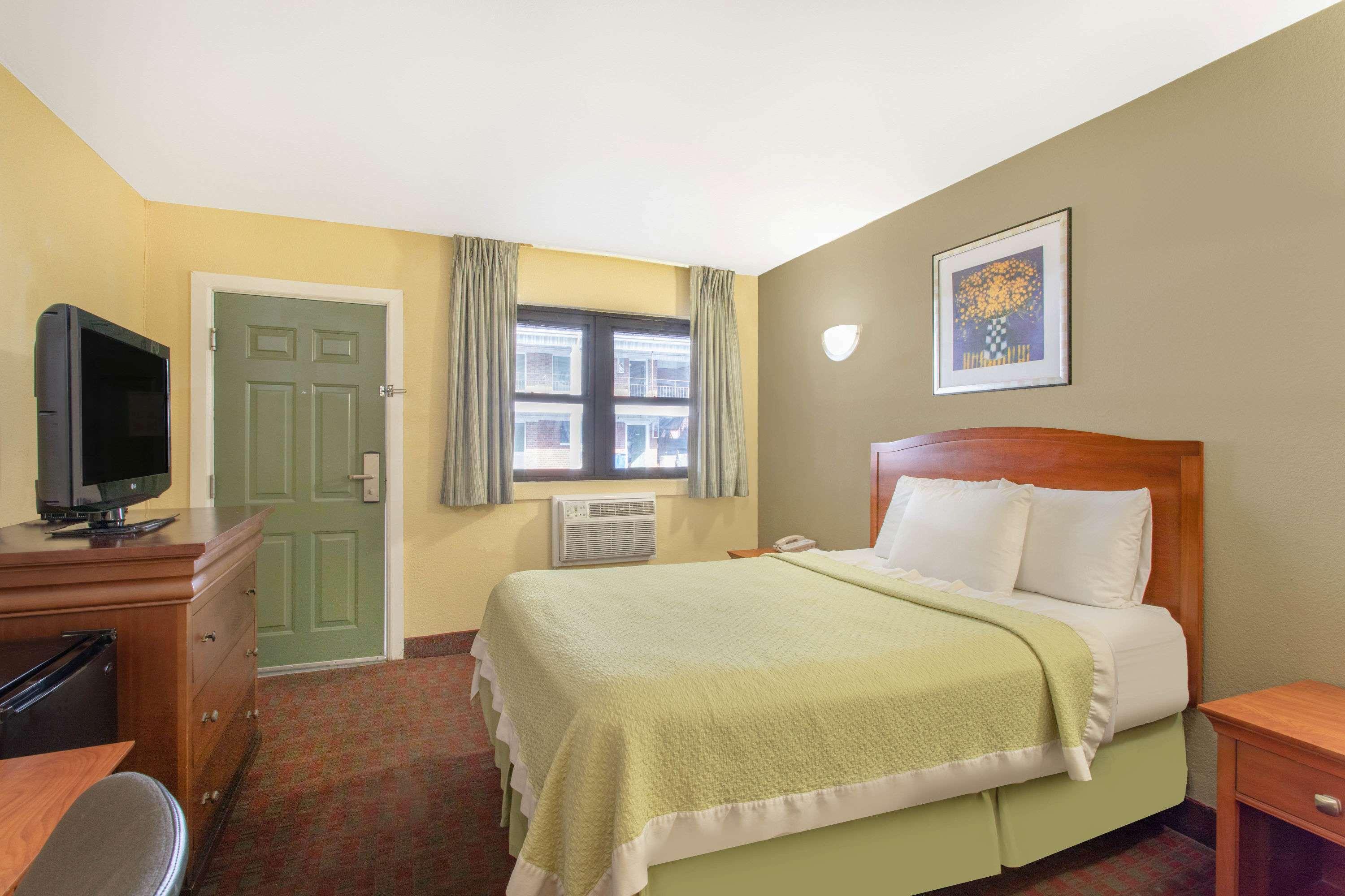 Days Inn By Wyndham Elmsford Exteriér fotografie