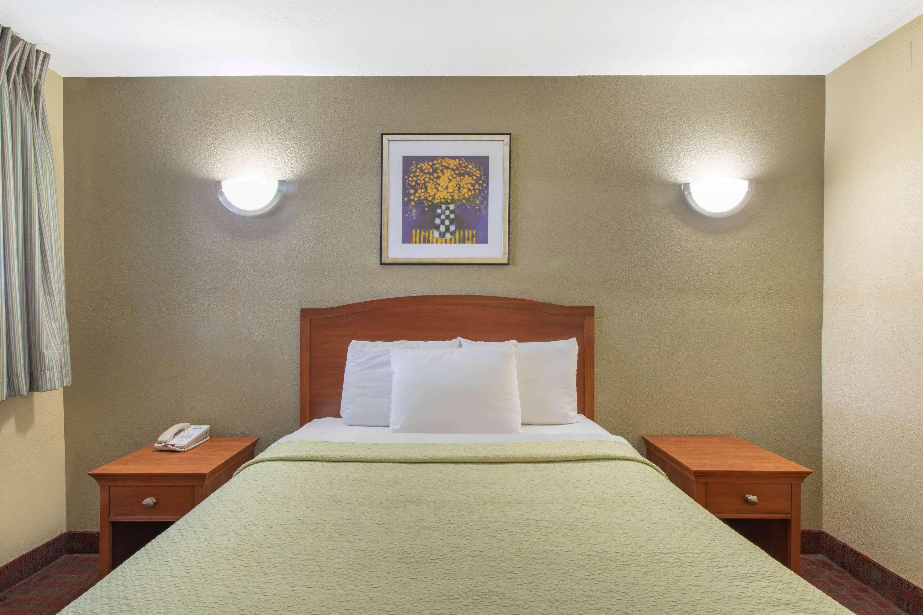 Days Inn By Wyndham Elmsford Exteriér fotografie