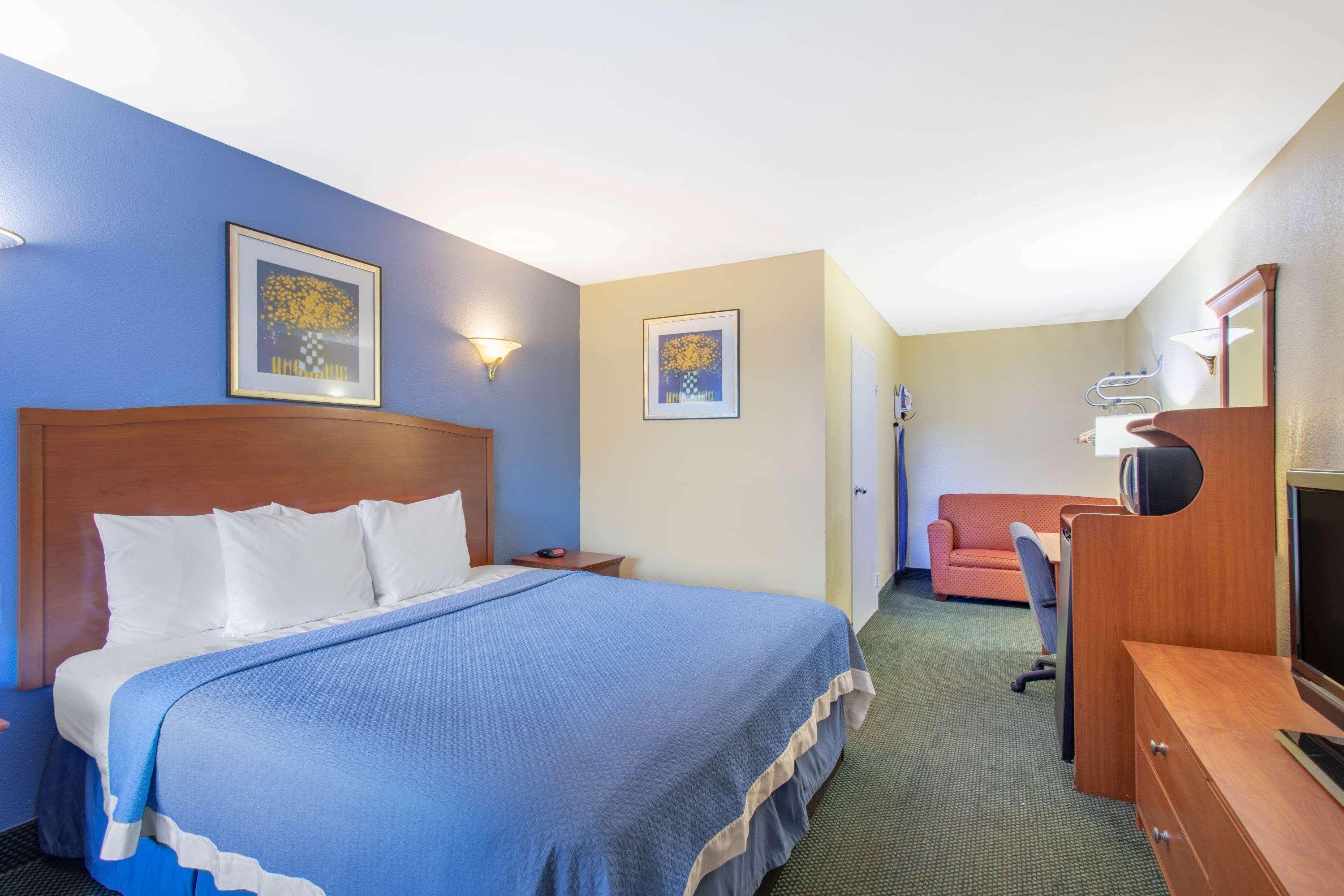 Days Inn By Wyndham Elmsford Exteriér fotografie