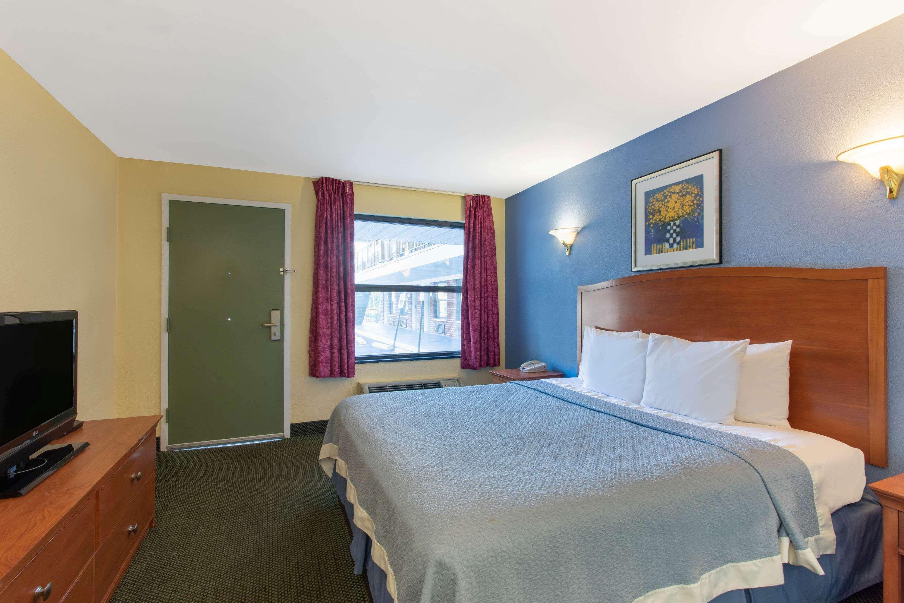 Days Inn By Wyndham Elmsford Exteriér fotografie