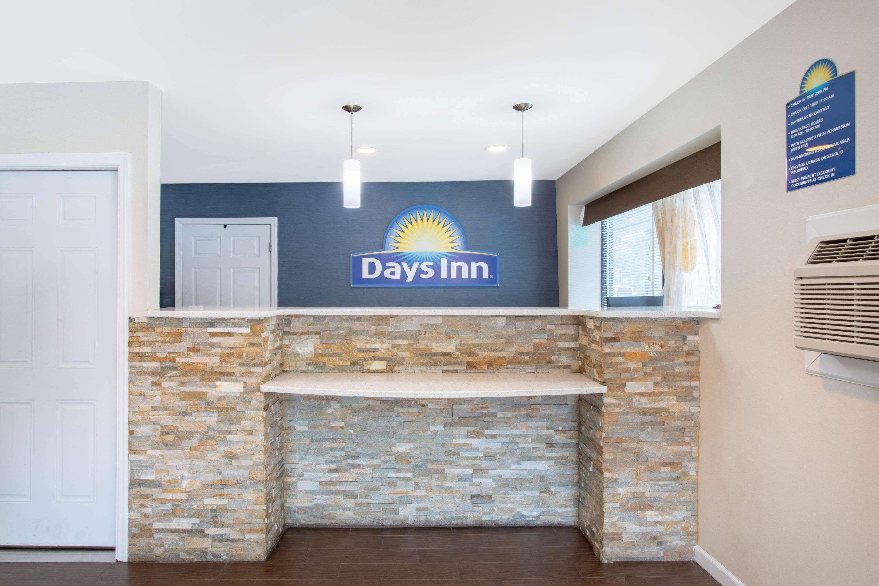 Days Inn By Wyndham Elmsford Exteriér fotografie