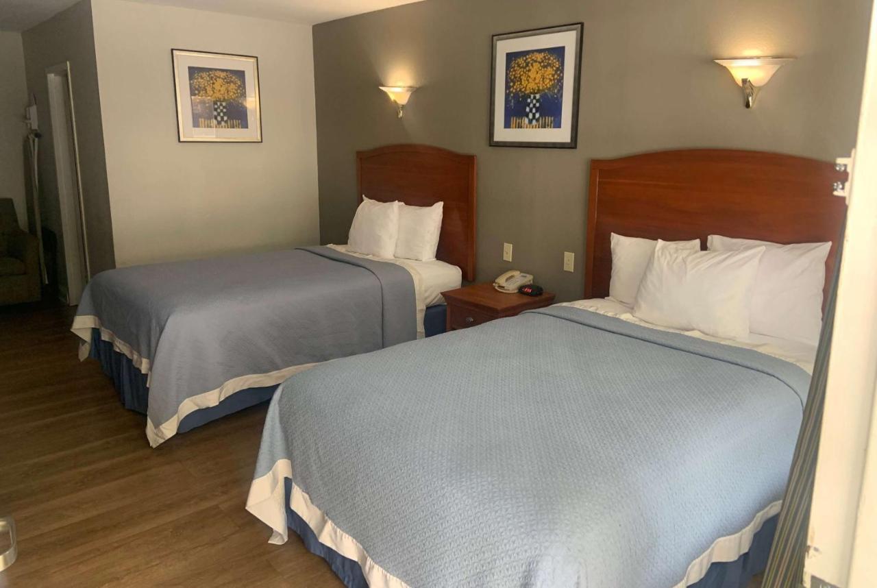 Days Inn By Wyndham Elmsford Exteriér fotografie
