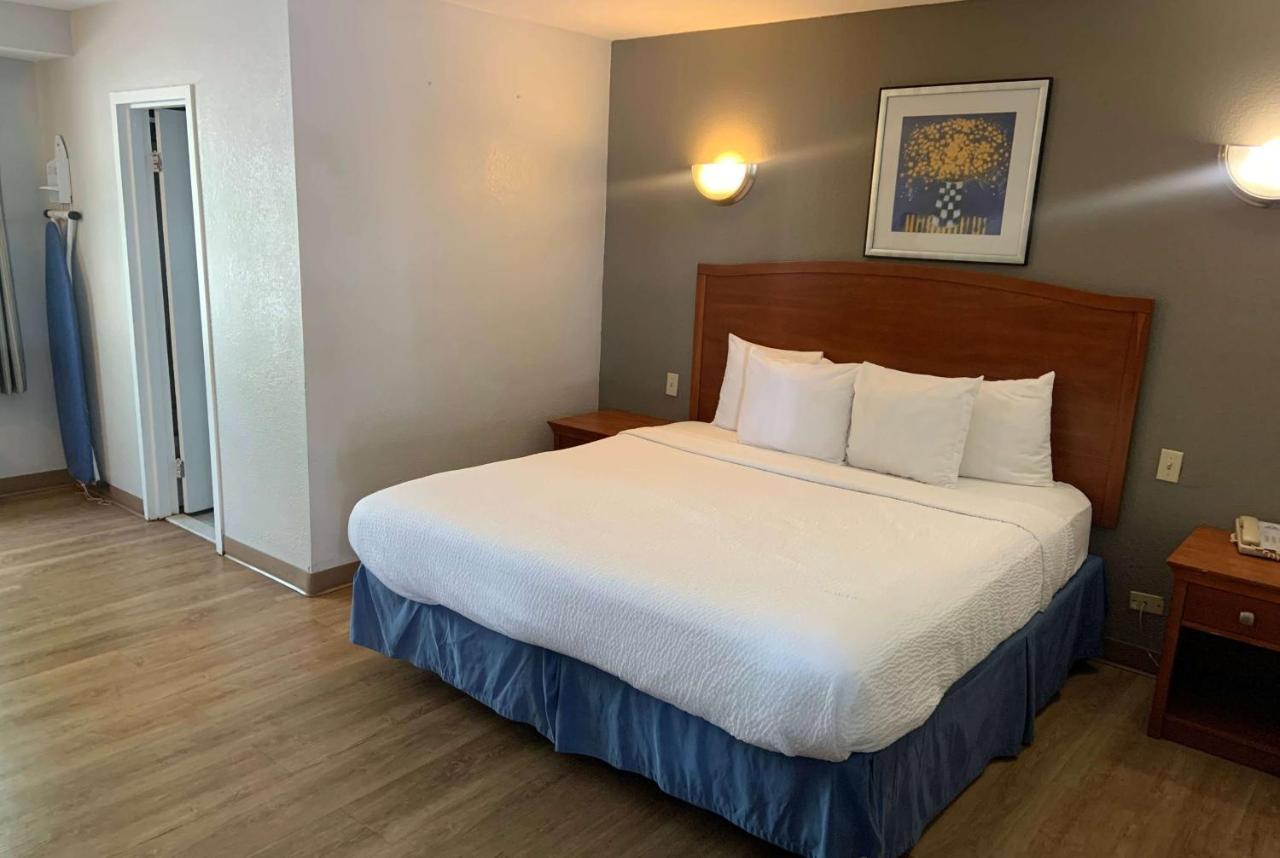Days Inn By Wyndham Elmsford Exteriér fotografie