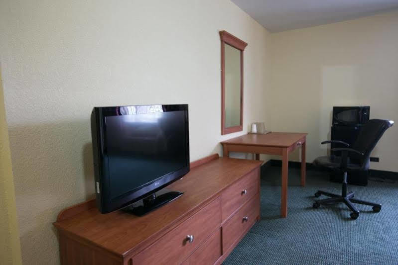 Days Inn By Wyndham Elmsford Exteriér fotografie