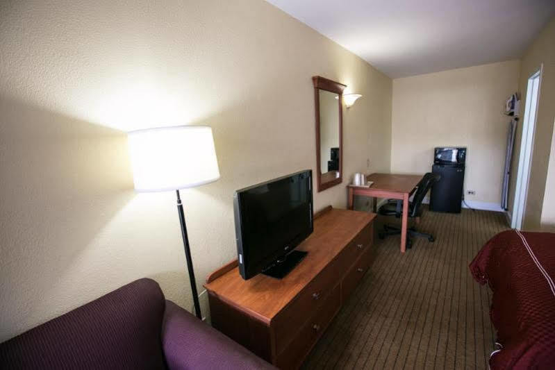 Days Inn By Wyndham Elmsford Exteriér fotografie